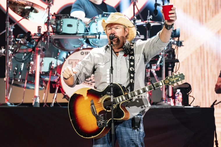 Toby Keith - I Love This Bar