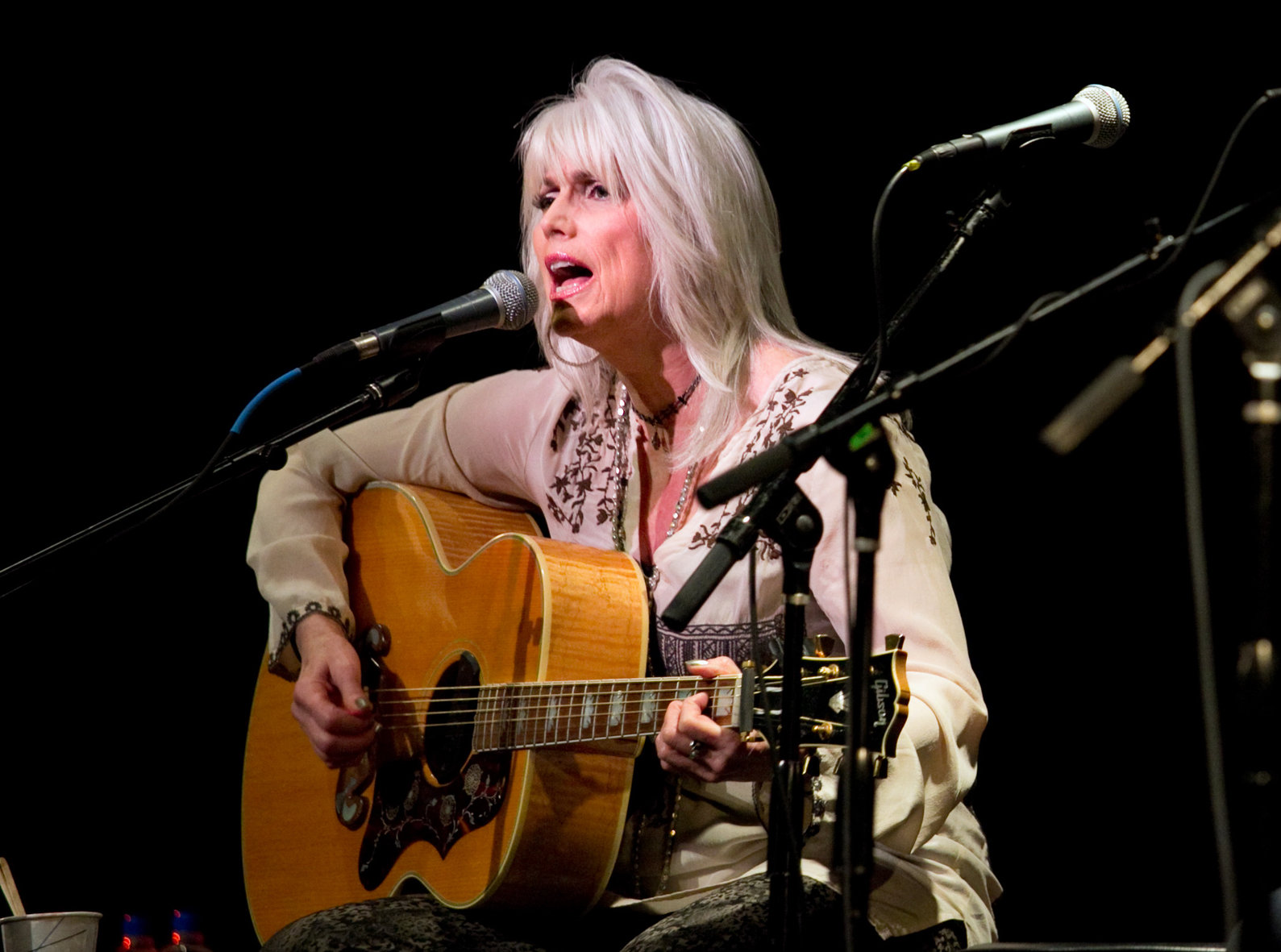 Emmylou Harris - Pledging My Love