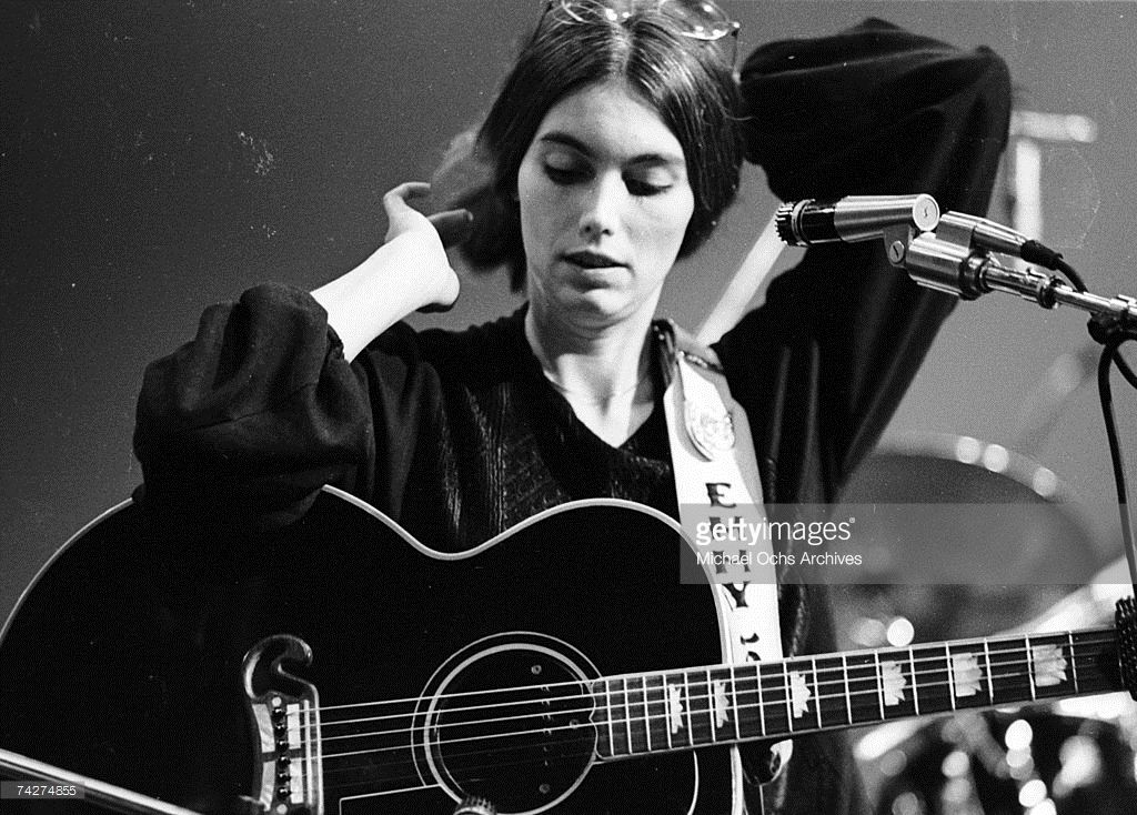 Why Emmylou Harris’ “Together Again” remains one of the most quietly powerful love songs she ever recorded