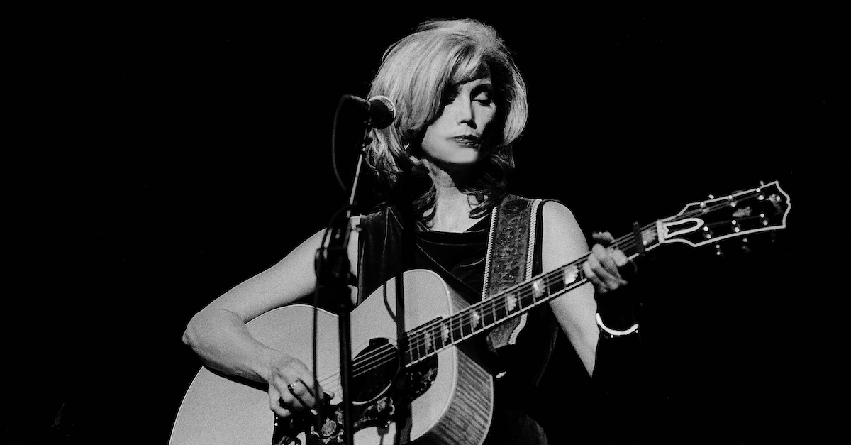 The Shadowy Emmylou Harris Track That Still Catches Fans Off Guard: “Big Black Dog”