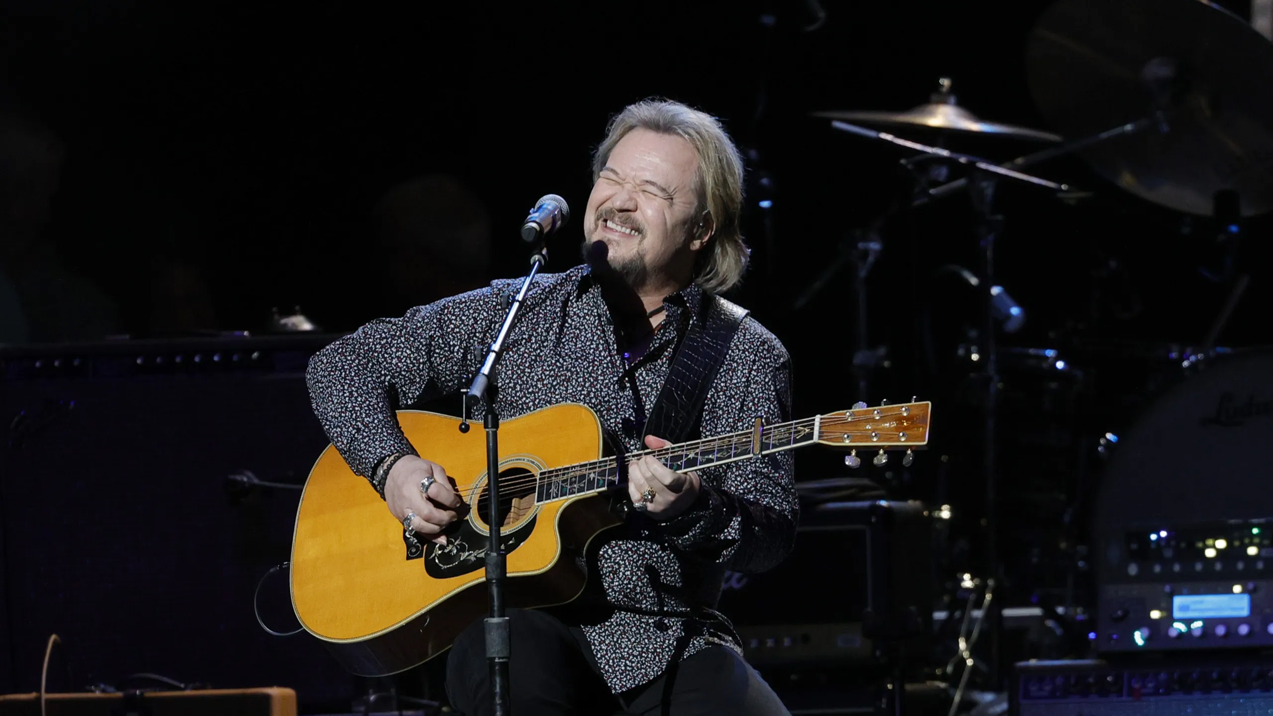 Travis Tritt - T-R-O-U-B-L-E