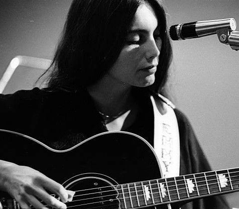 The Hurt Won’t Let Up: Why Emmylou Harris’s “Sleepless Nights” Still Feels Like heartbreak after midnight