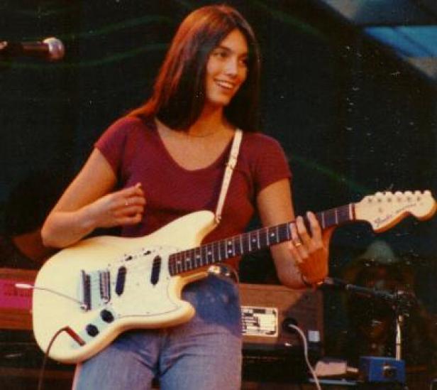 Emmylou Harris Bang the Drum Slowly