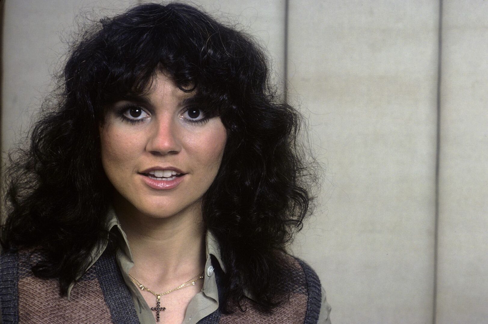 When Linda Ronstadt recorded “Are My Thoughts With You?” she turned emotional distance into something hauntingly beautiful