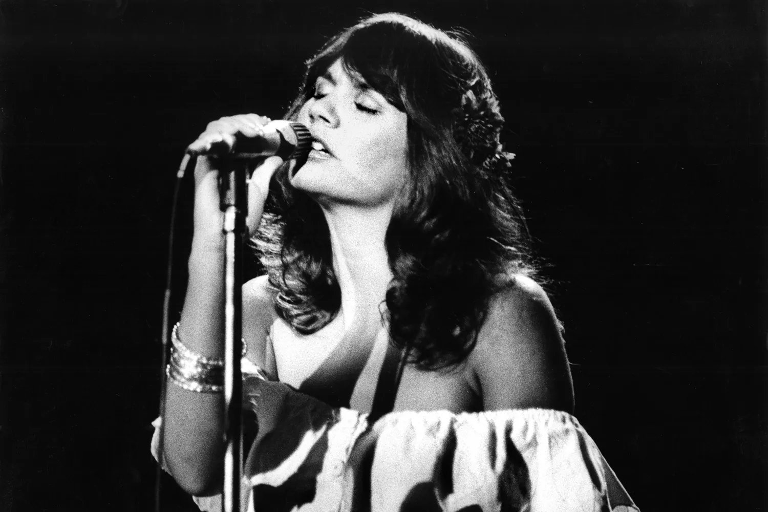 The Song That ANNOUNCED Linda Ronstadt to the World: “Different Drum”
