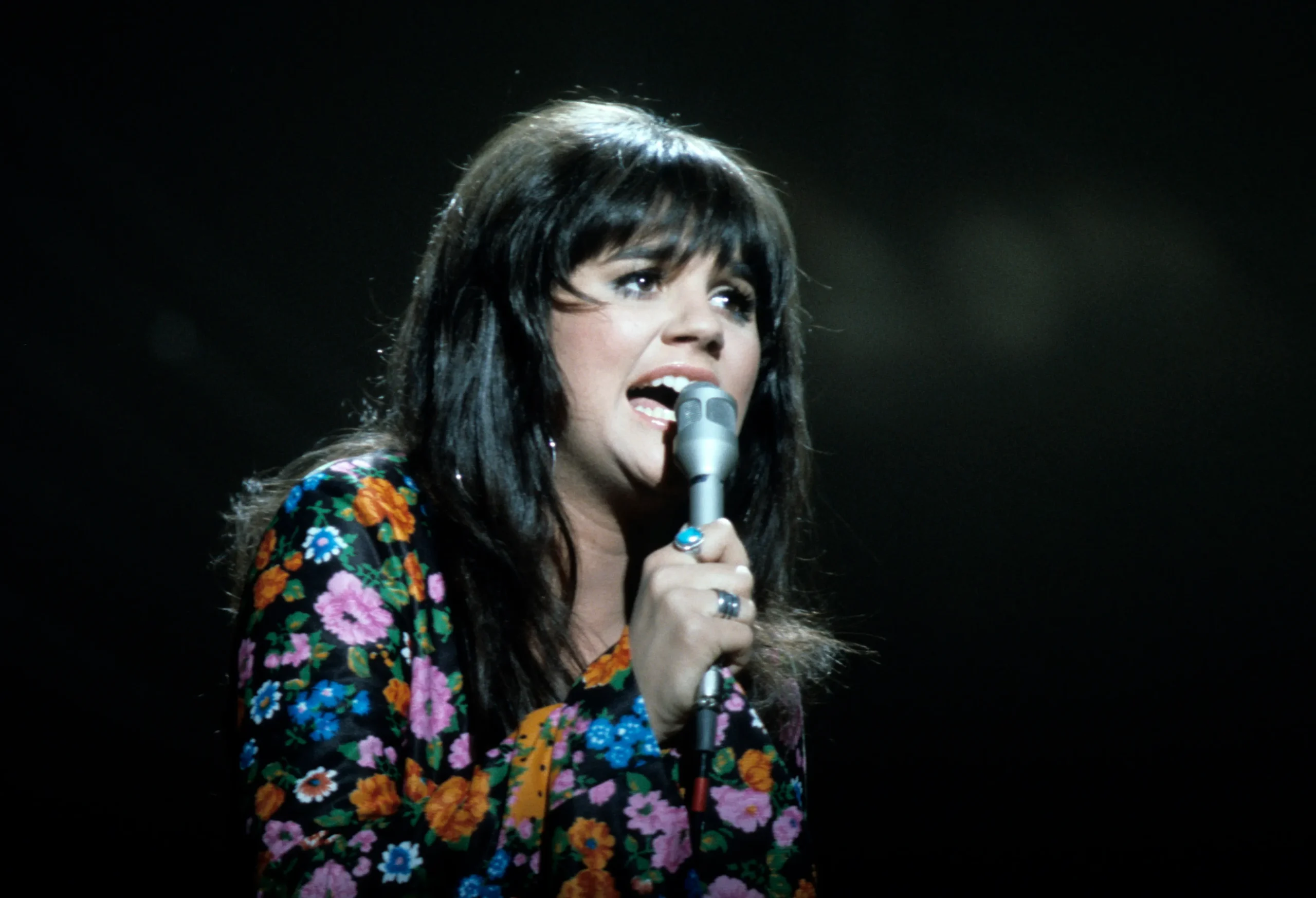 Why Linda Ronstadt's "What's New" in 1983 felt like an artistic turning point as she stepped into the Great American Songbook with Nelson Riddle