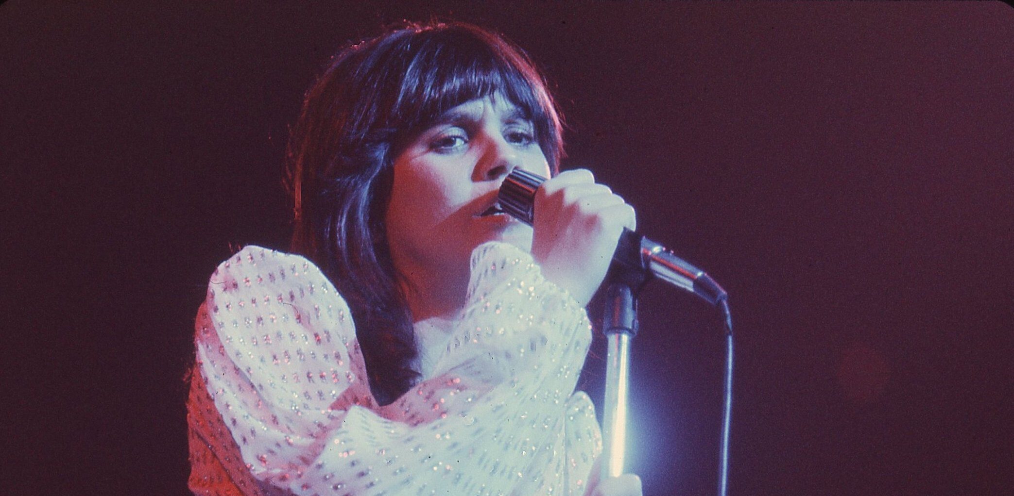 Linda Ronstadt's "Los Laureles" on 1987's Canciones de Mi Padre and how the opening track framed a historic Mexican heritage album