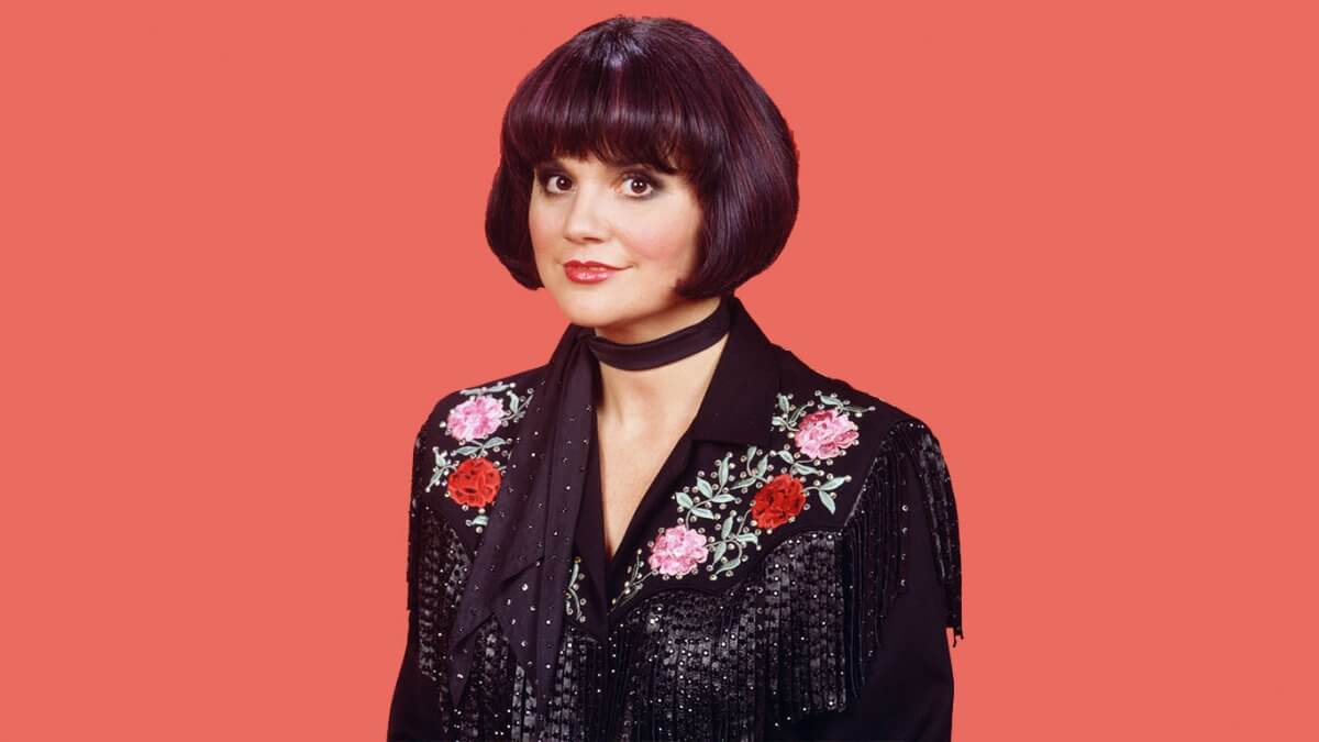 How Linda Ronstadt's "Ooh Baby Baby" on Living in the USA turned Smokey Robinson's delicate soul classic into one of her most controlled and devastating late-70s vocal performances