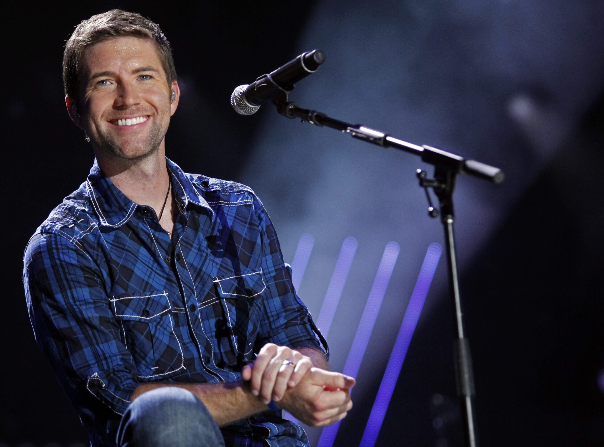 Josh Turner's baritone rendition of "Angels We Have Heard on High" on his 2021 holiday album King Size Manger