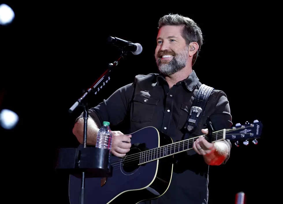 Josh Turner's "Eye Candy," an overlooked album track from his 2010 Haywire era