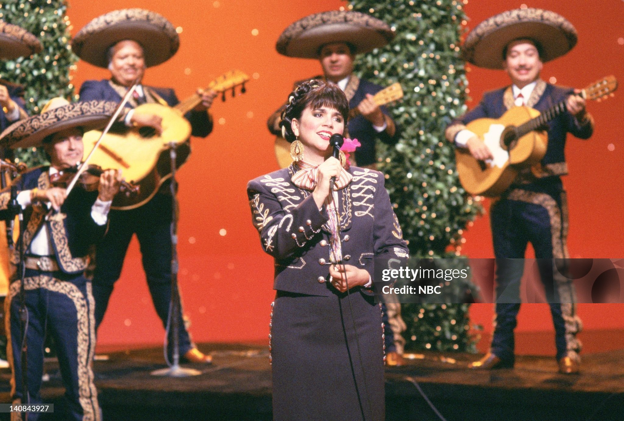 Linda Ronstadt's traditional mariachi performance of "Por Un Amor" on her Grammy-winning 1987 Spanish-language album Canciones de Mi Padre