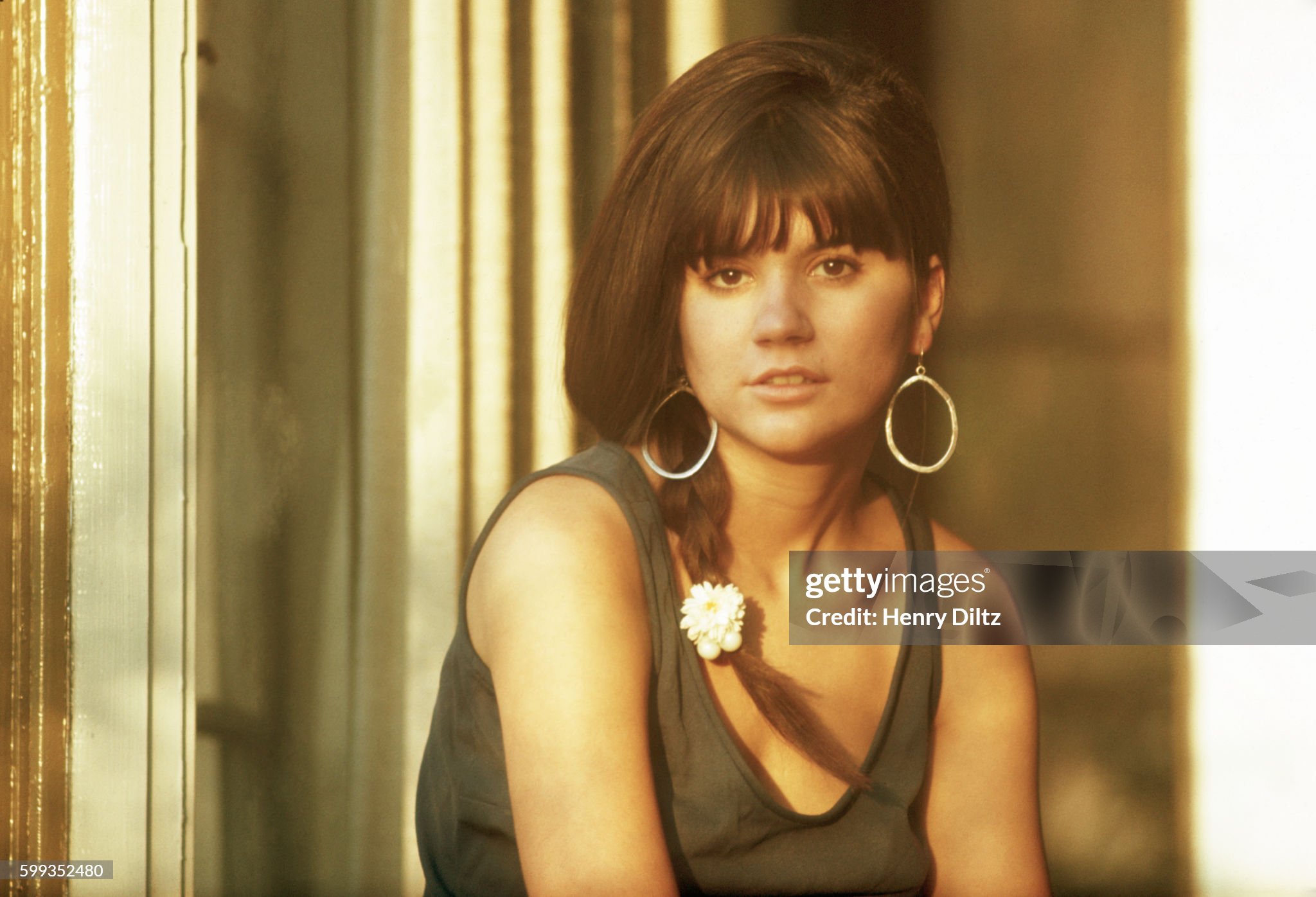 Linda Ronstadt, Dolly Parton, and Emmylou Harris harmonizing on "Farther Along" from 1987's Trio