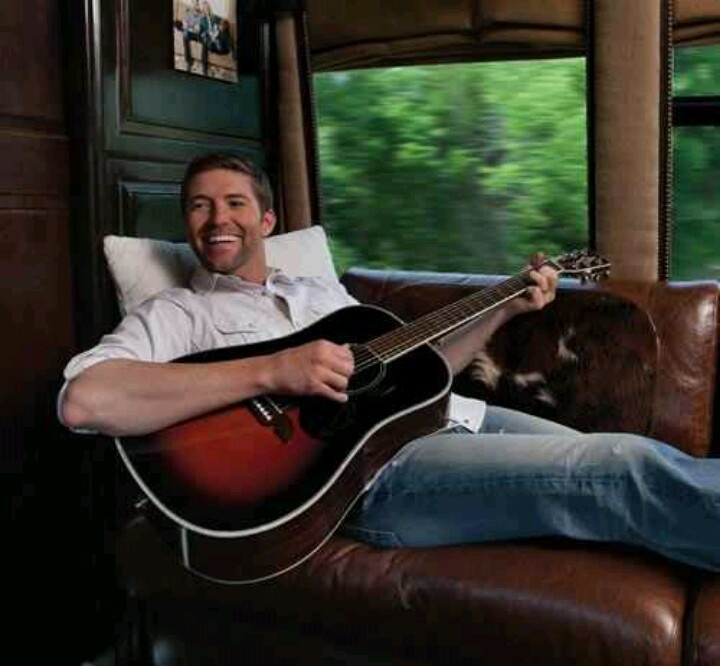 Lake Charles Caught Josh Turner Letting ‘So Not My Baby’ Breathe on 2012’s Live Across America