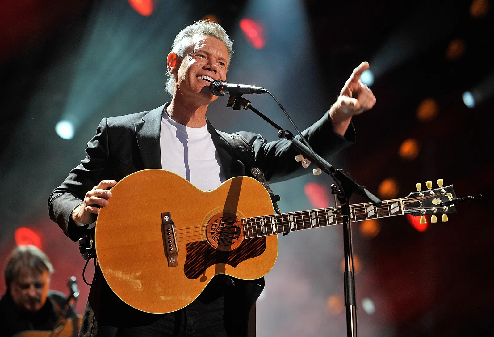 Josh Turner and Randy Travis's live acoustic duet of "Deeper Than The Holler" on their 2006 CMT Cross Country special