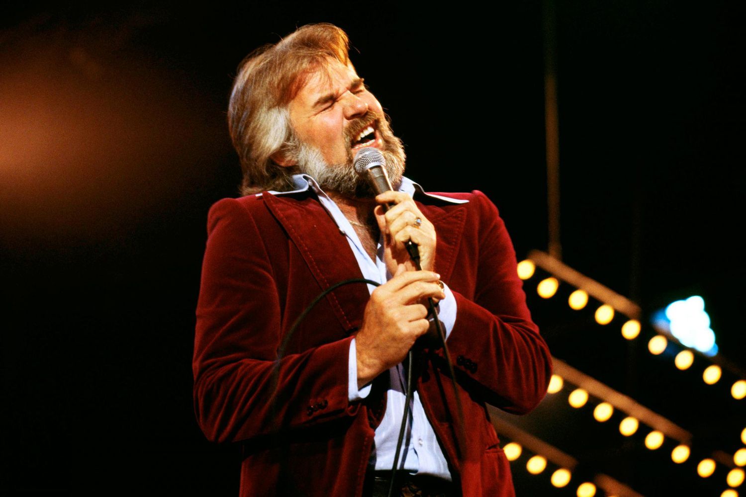 The dramatic storytelling and tense acoustic narrative of Kenny Rogers's hit 1979 story song Coward of the County.